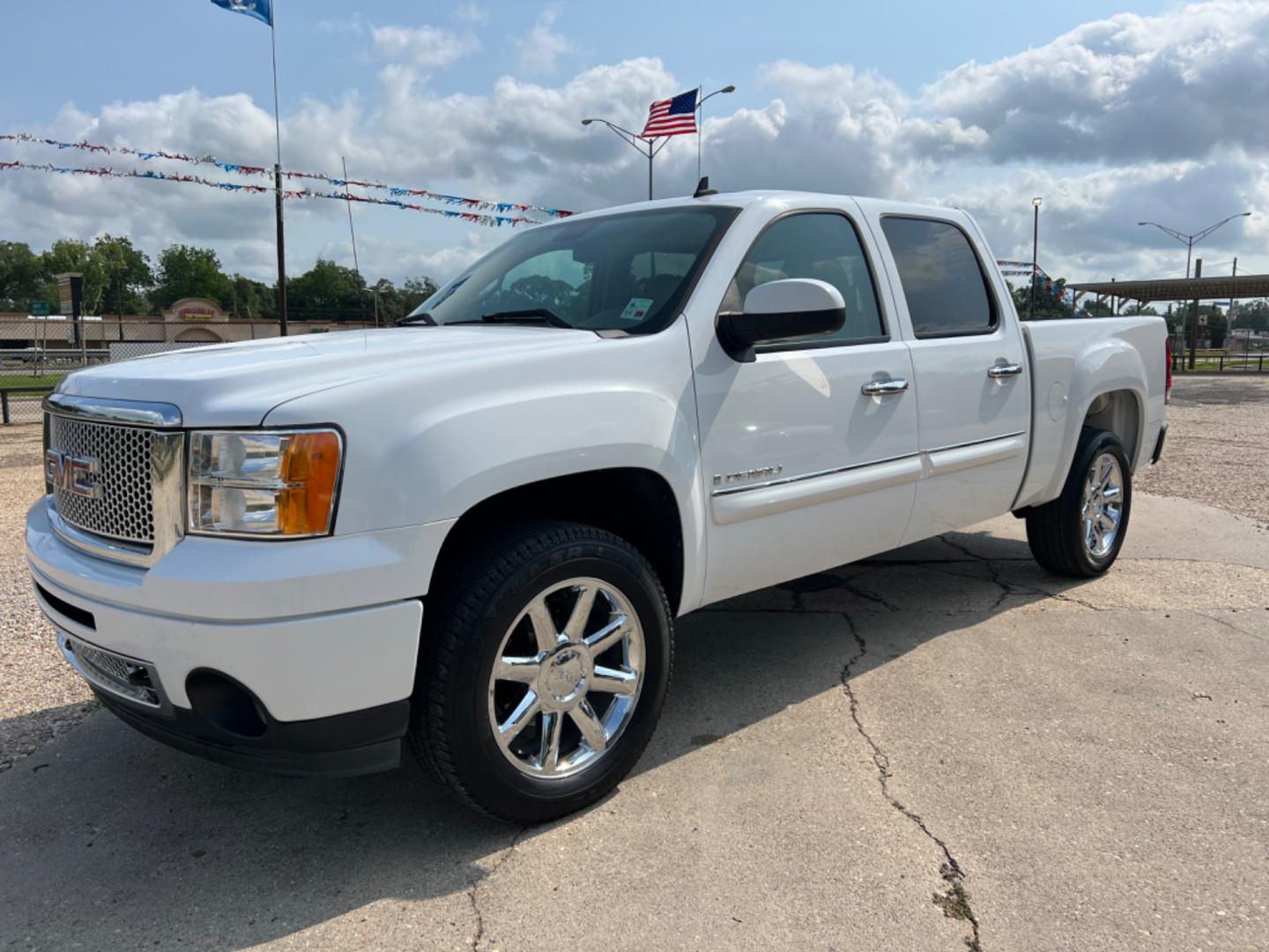 2008 White /Tan GMC Sierra 1500 Denali (2GTEC638881) with an 6.2 V8 engine, Automatic transmission, located at 4520 Airline Hwy, Baton Rouge, LA, 70805, (225) 357-1497, 30.509325, -91.145432 - 2008 GMC Crew Cab Denali **Two Owner & No Accidents** 6.2 V8 Gas, 176K Miles, Leather, Sunroof, Bose, Fully Loaded. FOR INFO PLEASE CONTACT JEFF AT 225 357-1497 CHECK OUT OUR A+ RATING WITH THE BETTER BUSINESS BUREAU WE HAVE BEEN A FAMILY OWNED AND OPERATED BUSINESS AT THE SAME LOCATION FOR OVER 45 - Photo#0